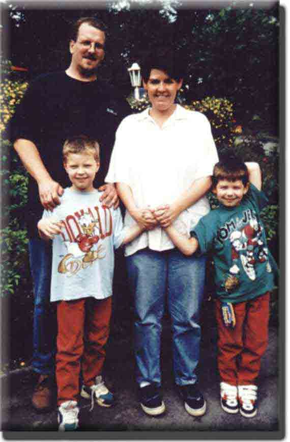 Urlaub 98 Föckinghausen vlnr. Jörg, Gerrit, Marlies, Bennet